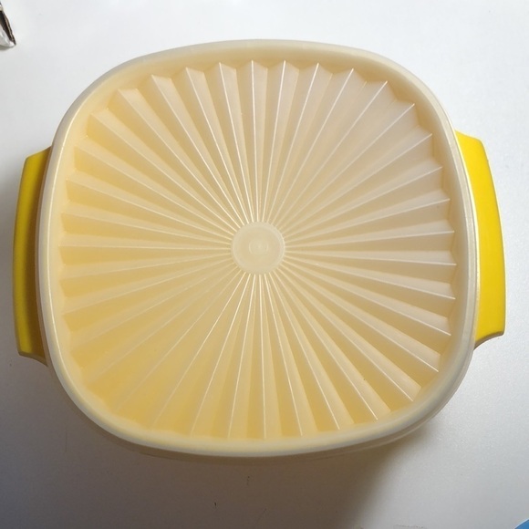 2 vintage Tupperware bowls with lids orange and yellow #2277-4 - Picture 5 of 9